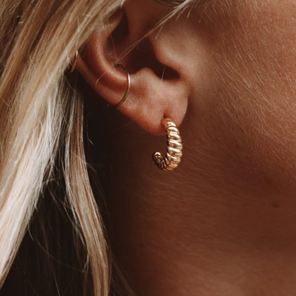 Popular 14K Gold WATERPROOF CROISSANT HOOP EARRINGS lovely gold huggie earrings - Picture 1 of 11